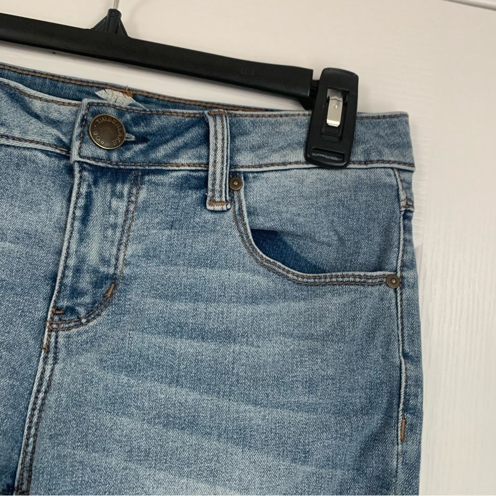 Embroidered Raw Hem Jeans - Picture 7 of 14
